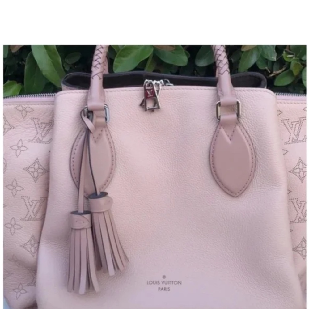 Louis Vuitton Haumea Mahina Magnolia Pink Leather Bag - Picture 2 of 7